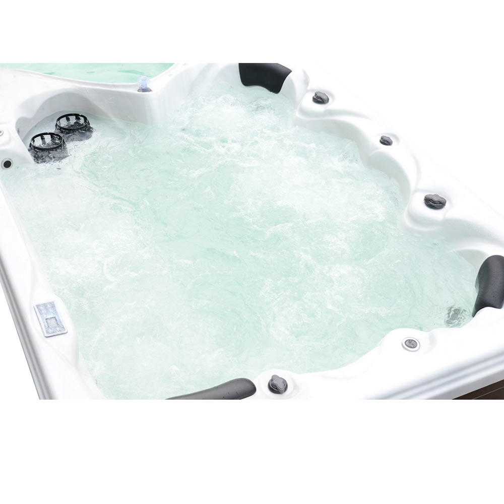 Swim-Spa Levante Deep in extra Lang / 1175 x 220 Swim-Spa Levante Deep in extra Lang / 1175 x 220