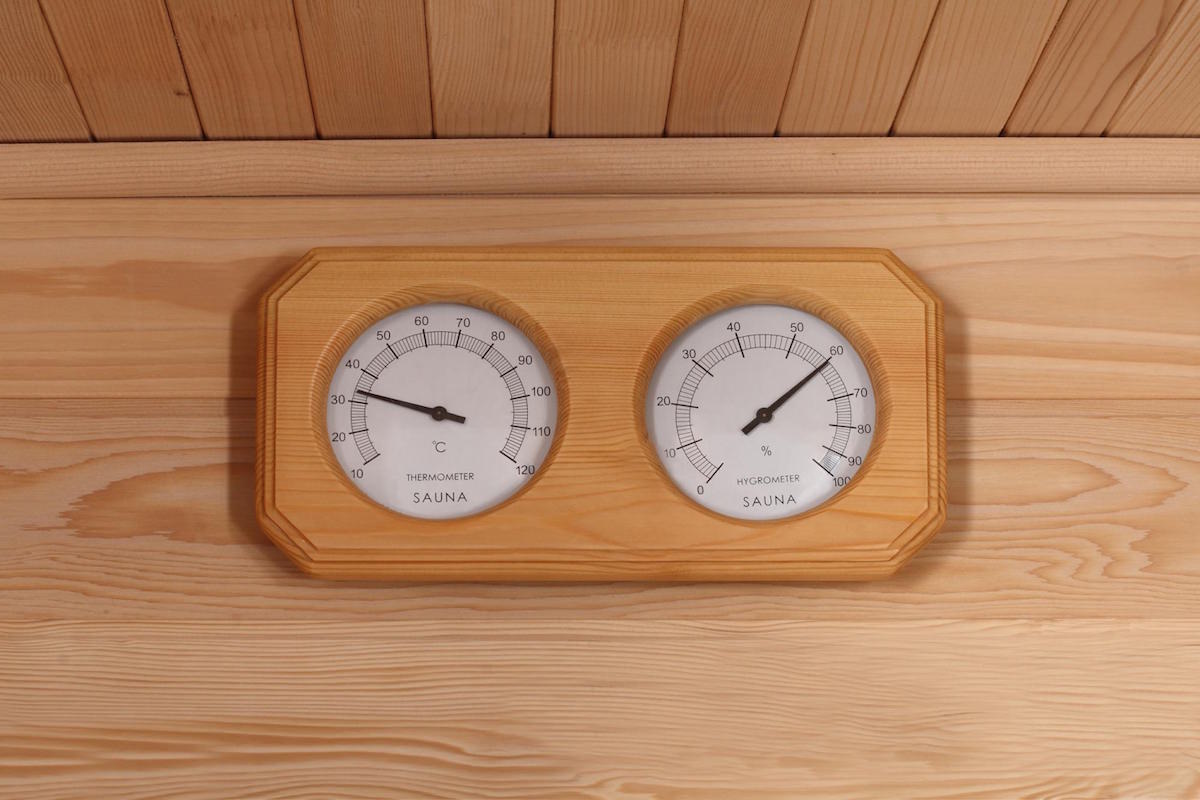 Finnische Sauna Alaska II inkl. Ofen und Zubehör für bis zu vier Personen Finnische Sauna Alaska II inkl. Ofen und Zubehör für bis zu vier Personen